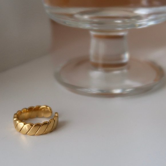 NEW 18K Gold Plated Braided Open Ring - Picture 6 of 7